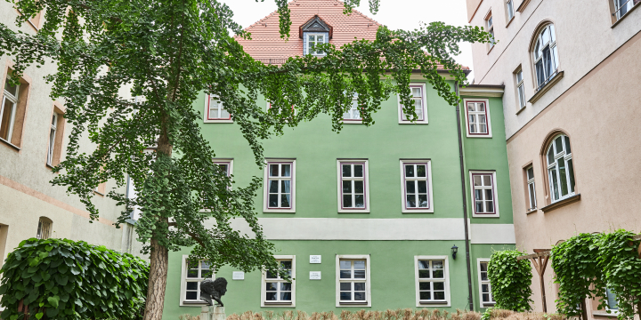 Zu sehen ist die Rückseite des Romantikerhauses in Jena.  &copy;Karoline Krampitz
