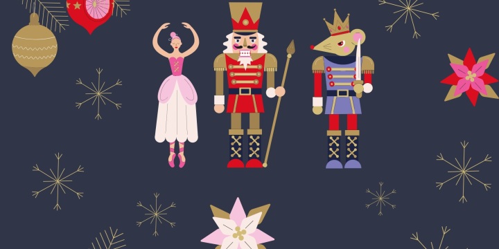 Auf dem Bild ist ein rot-goldener Nussknacker, ein Mausekönig und eine Tänzerin vor einem weihnachtlich anmutenden Hintergrund zu sehen. 